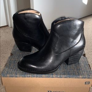 Black leather Ankle Boots low heel